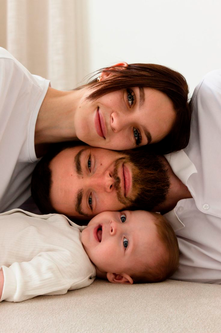 Creative family photos with a baby