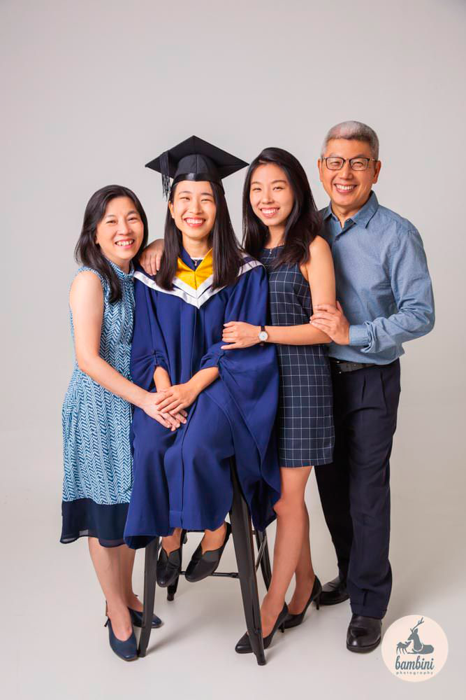 Grad photo shoot with family